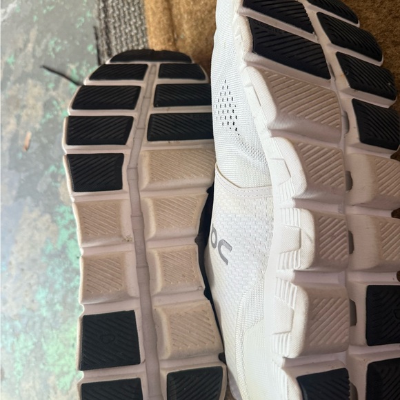 On Running Men's White Athletic Shoes - Picture 4 of 4